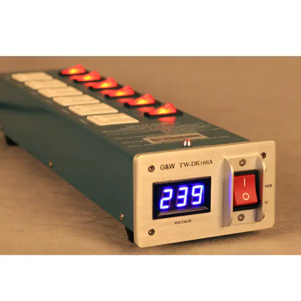 3000W 15A TW-DK166A Stromreinigungsfilter 6-bit Steckdose mit Spannungsanzeige
