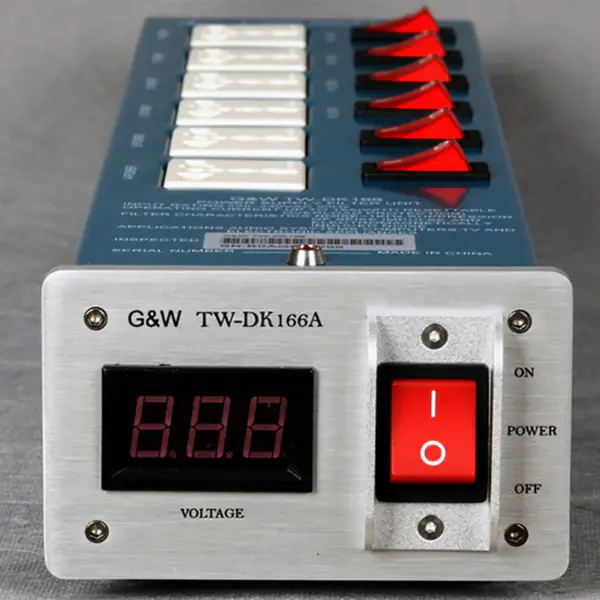 3000W 15A TW-DK166A Stromreinigungsfilter 6-bit Steckdose mit Spannungsanzeige