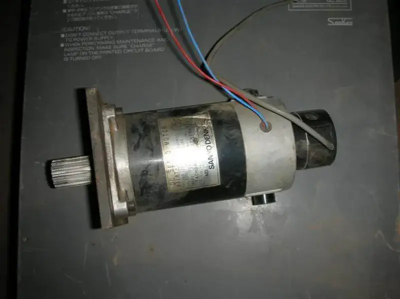 SANYO DENKI DC SERVOMOTOR M318T-031