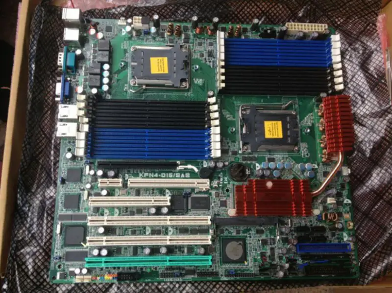 Asus KFN4-D16/SAS Hauptplatine