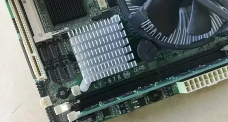 COMMELL LV-676 MiniITX-Mainboard mit zwei Netzanschlüssen 775 LVDS DVI VGA für die Industrie