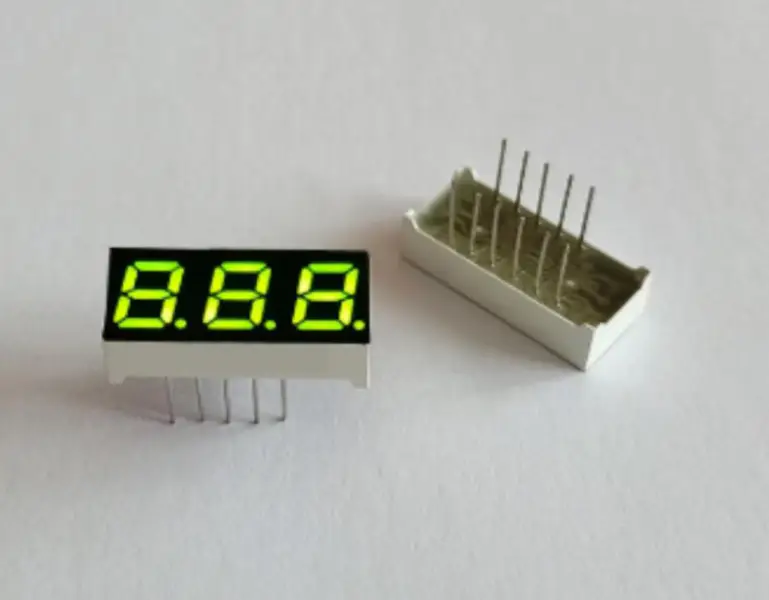 Kleines 0,28 Zoll 2381AG/BG 2,5V-30V Mini-Digital-Voltmeter Spannungsprüfer Messgerät 3-stellige digitale Röhre