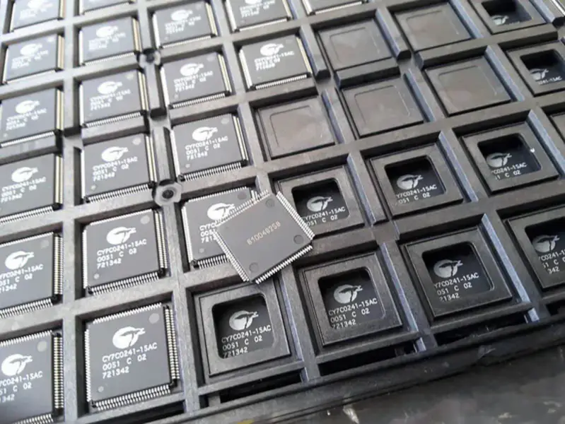 Zypresse CY7C0241-15AC