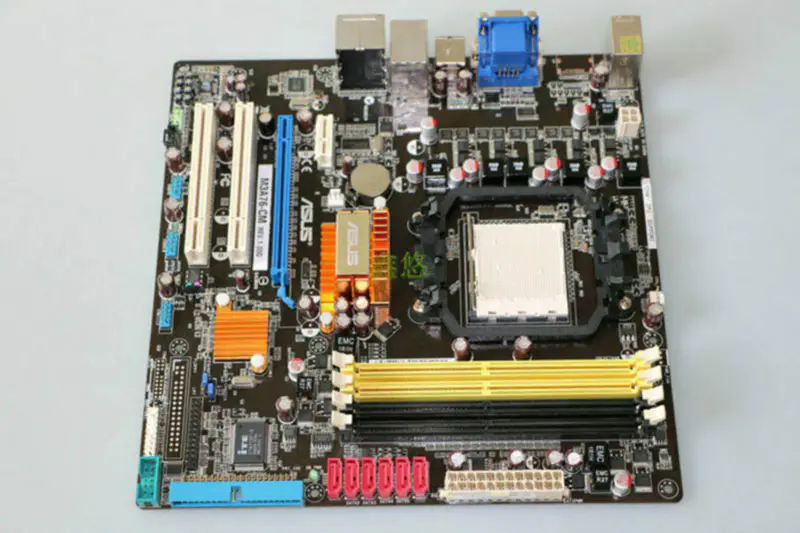 Asus M3A76-CM Hauptplatine