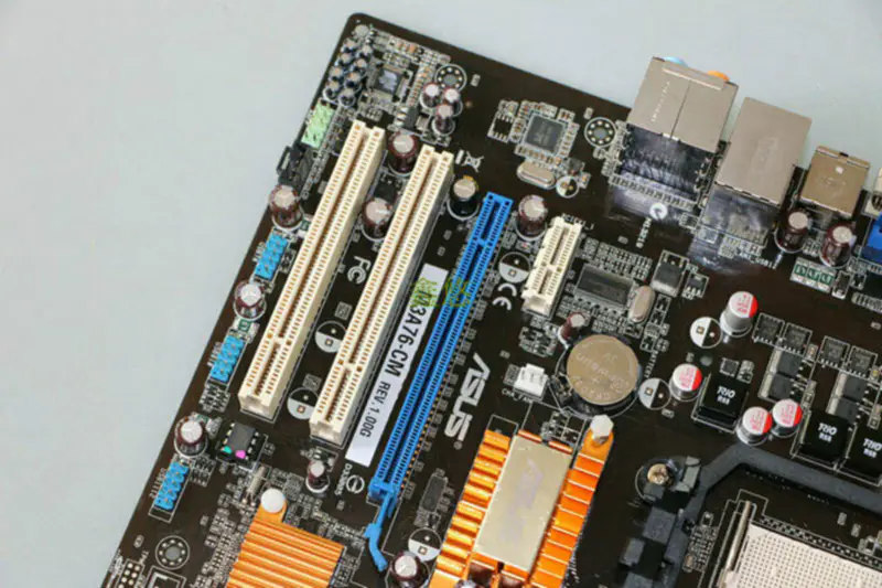Asus M3A76-CM Hauptplatine