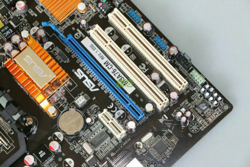 Asus M3A76-CM Hauptplatine