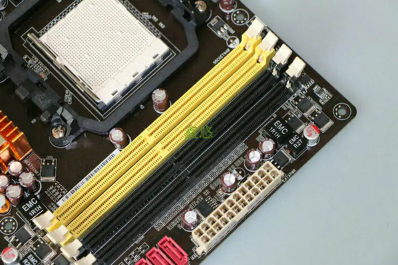 Asus M3A76-CM Hauptplatine