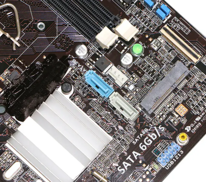 Asus P8Q773LBT1AG Hauptplatine