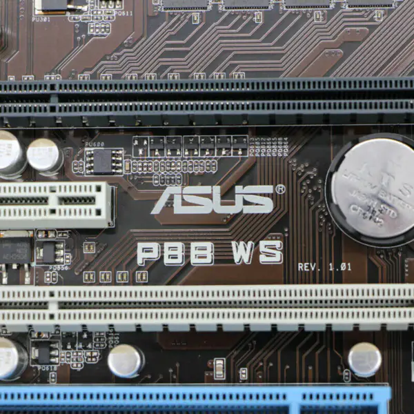 Asus P8BWS Hauptplatine