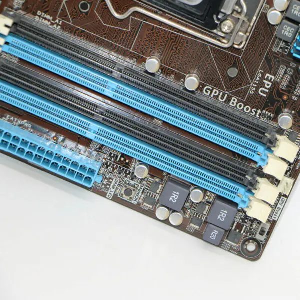 Asus P8BWS Hauptplatine