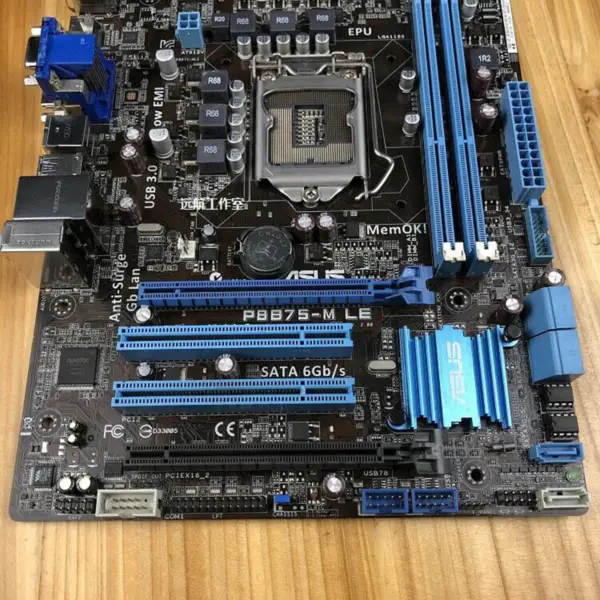 Asus P8B75-MLE Hauptplatine