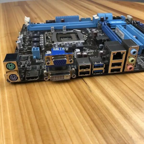 Asus P8B75-MLE Hauptplatine