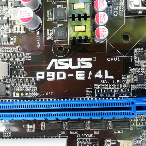 Asus P9D-E/4L Hauptplatine