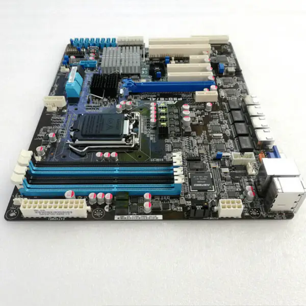 Asus P9D-E/4L Hauptplatine