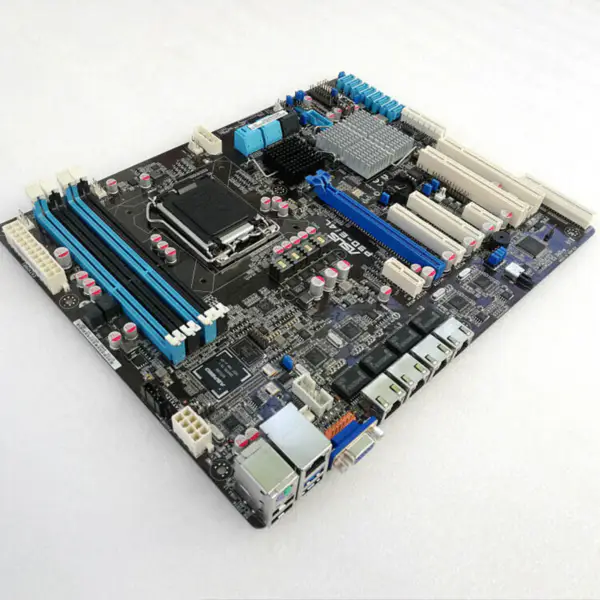 Asus P9D-E/4L Hauptplatine