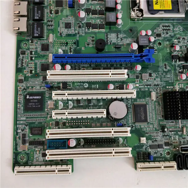 Asus P8B-E/4L Hauptplatine