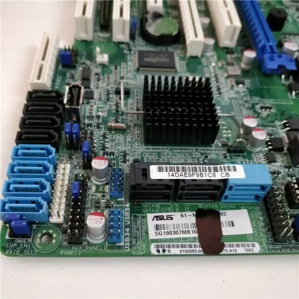 Asus P8B-E/4L Hauptplatine