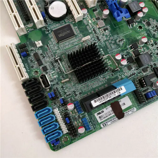 Asus P8B-E/4L Hauptplatine
