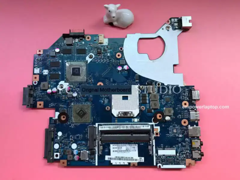 Acer Motherboard NBC1811001 Q5WV8 LA-8331P V3-551g mit HD 7670M Video
