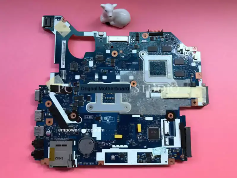 Acer Motherboard NBC1811001 Q5WV8 LA-8331P V3-551g mit HD 7670M Video