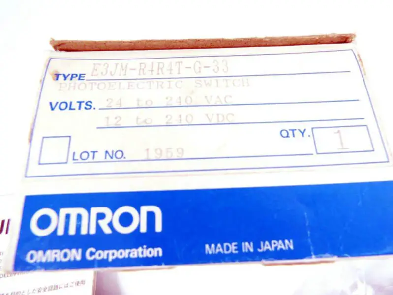 OMRON E3JM-R4R4T-G-33 Photoelektrischer Sensor