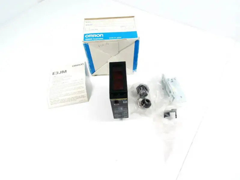 OMRON E3JM-R4R4T-G-33 Photoelektrischer Sensor