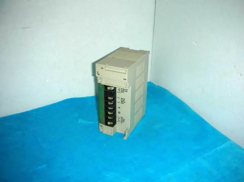 OMRON PLC C200HW-PA204R