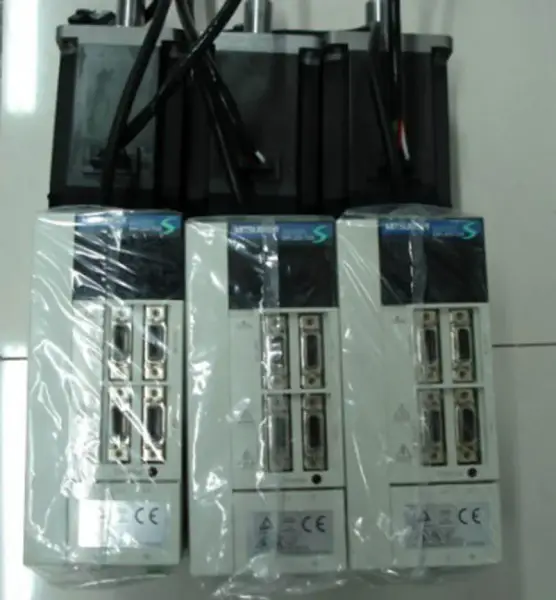 Mitsubishi MR-J2S-70A HC-KFS73 20 Stecker