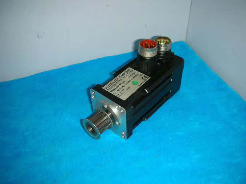 KUNDENSPEZIFISCHE SERVOMOTOREN S320A060R001