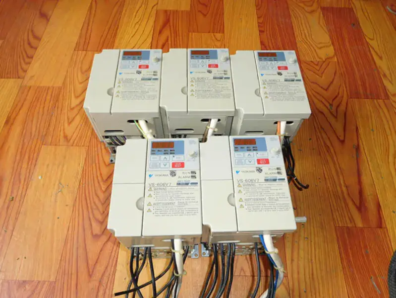 YASKAWA CIMR-V7AT42P2 2.2KW 380V