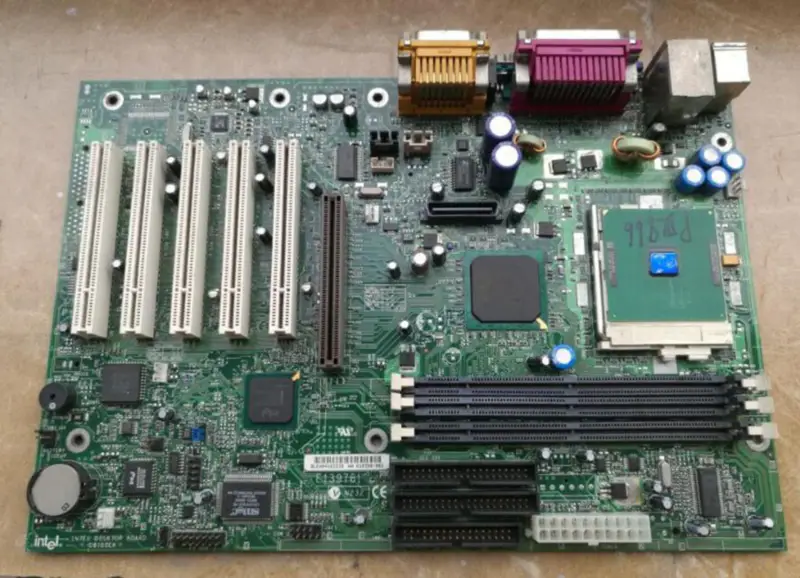 Intel D815EEA Motherboard für Industrieanlagen