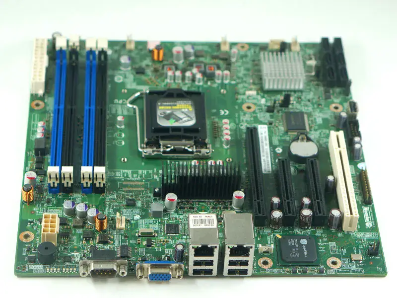 Intel S1200BTS Hauptplatine