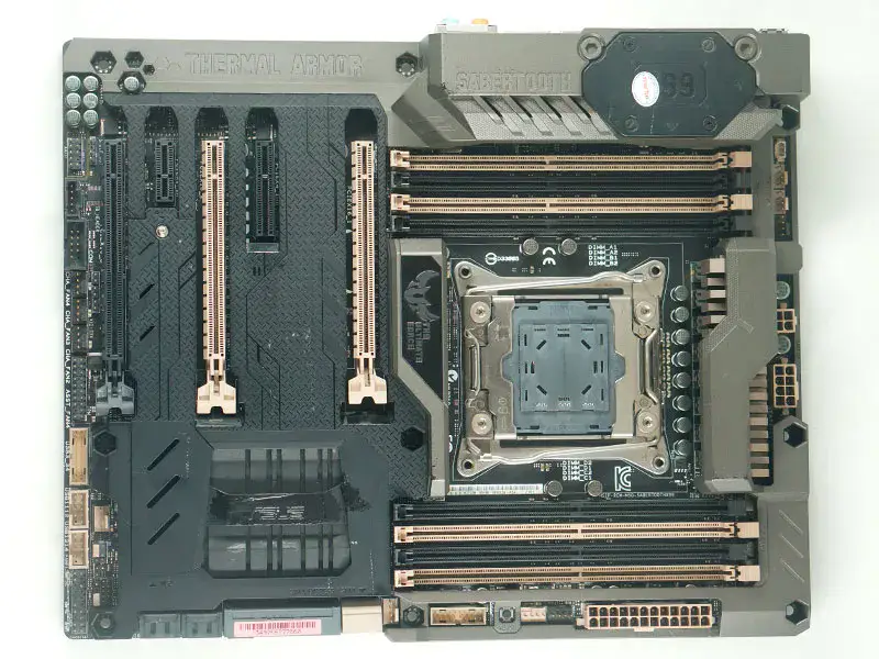 Asus SABERTOOTH X99 Hauptplatine