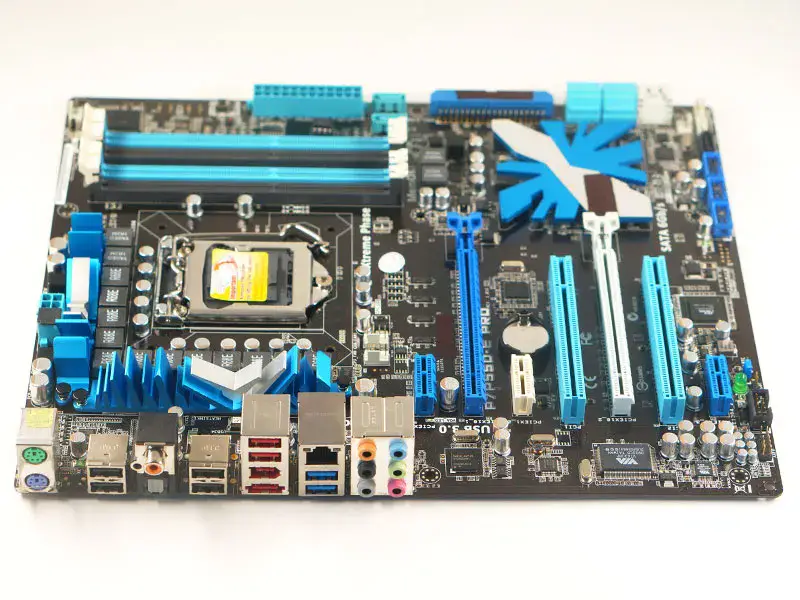 Asus P7P55D-E PRO LGA 1156 Intel P55 Hauptplatine