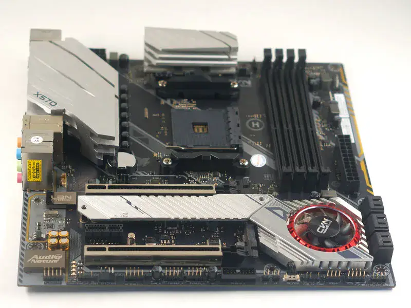 Buntes CVN X570M GAMING PRO V14 Mainboard