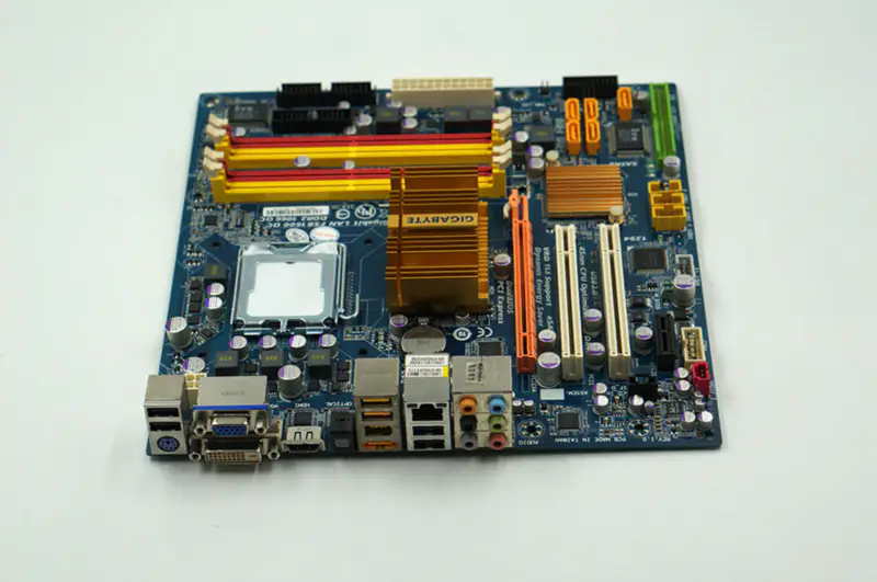 Gigabyte GA-EG45M-DS2H (REV 1.0)Hauptplatine