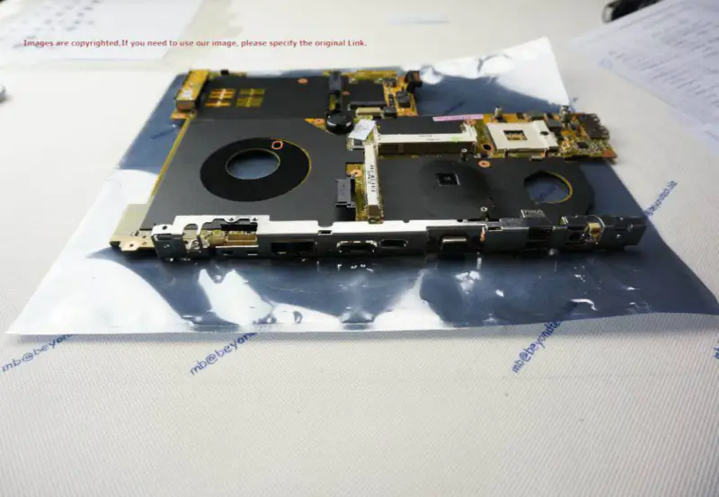 Asus F8V Hauptplatine