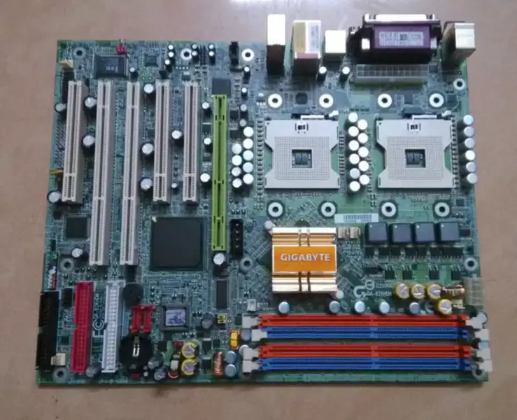Gigabyte 8IKHDW Hauptplatine