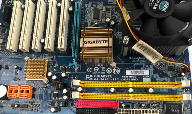Gigabyte GA-945PL-S3E Hauptplatine