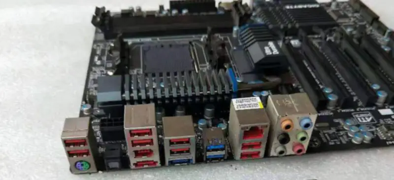 Gigabyte GA-990FXA-UD5 Hauptplatine AM3+ DDR3