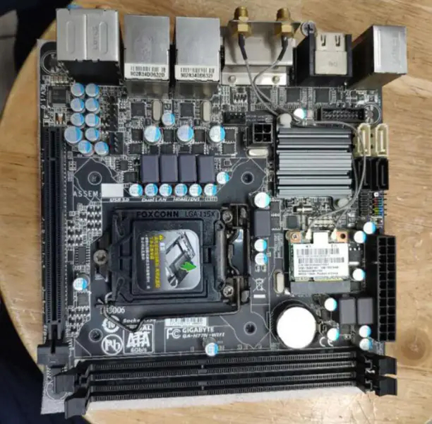 Gigabyte GA-H77N-WIFI Hauptplatine LGA 1155 DDR3