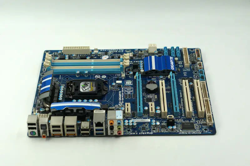 Gigabyte GA-P55A-UD3R LGA 1156 P55A-UD3R P55 Hauptplatine