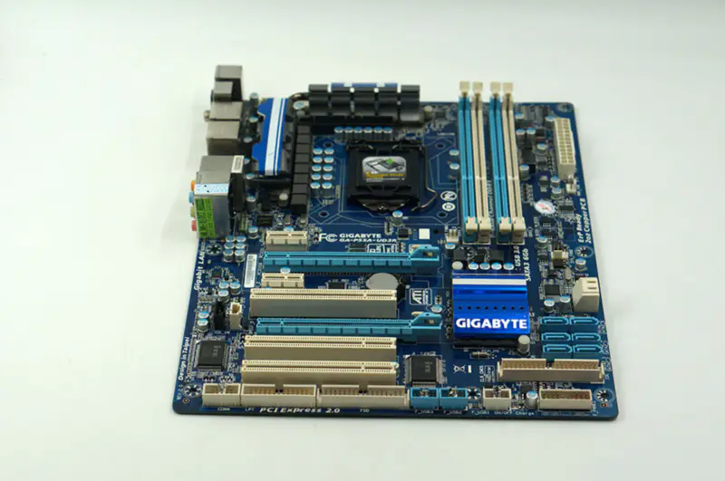 Gigabyte GA-P55A-UD3R LGA 1156 P55A-UD3R P55 Hauptplatine