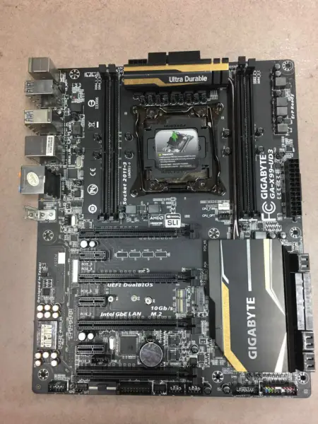Gigabyte GA-X99-UD3 Hauptplatine