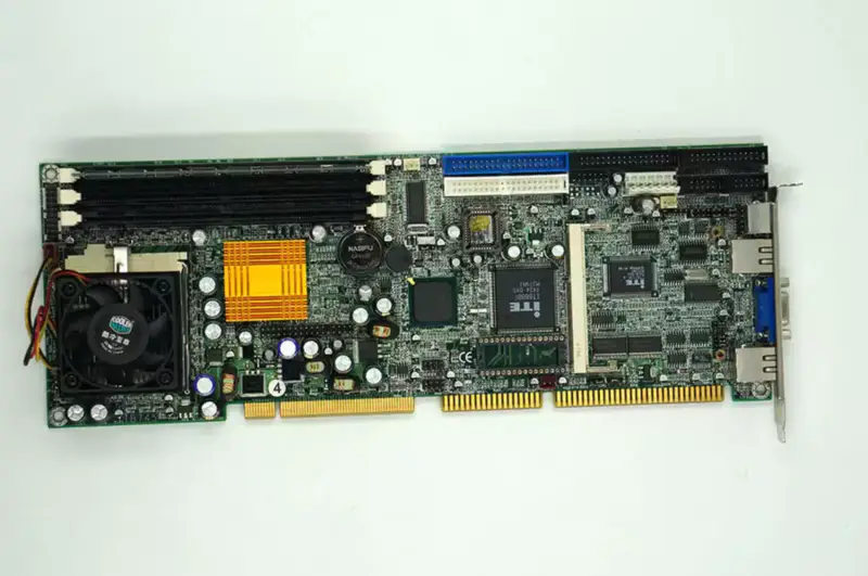 Ibase Industrie-Motherboard IB745 mit CPU RAM und FAN