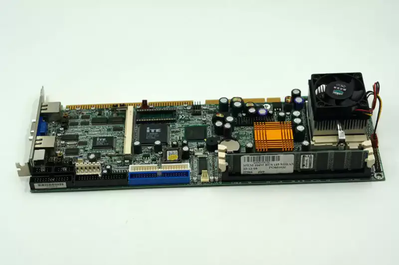 Ibase Industrie-Motherboard IB745 mit CPU RAM und FAN
