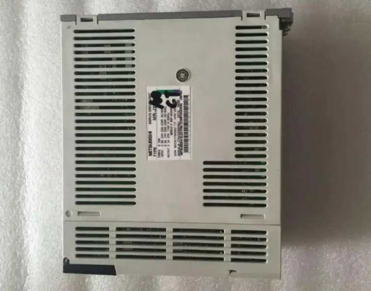 Mitsubishi MR-J2-100CT MRJ2100CT Servoantrieb
