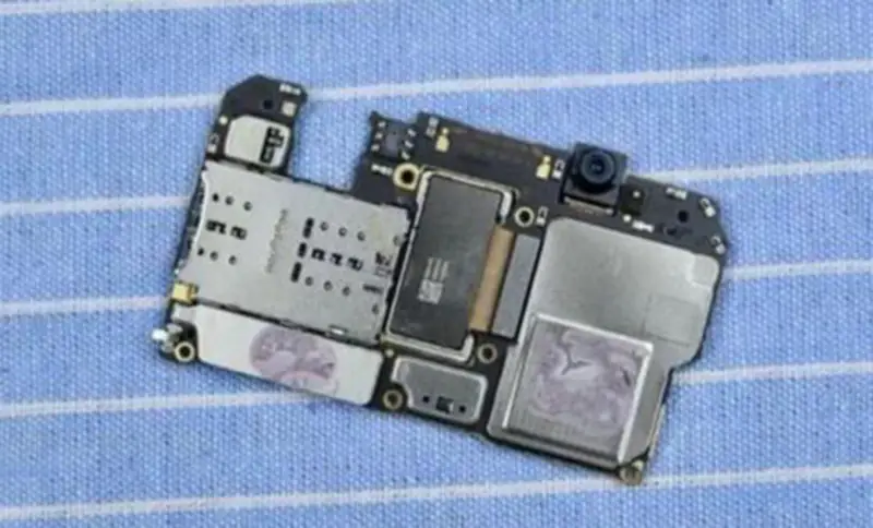 Huawei Mate10 Motherboard mit Chips freigeschaltet