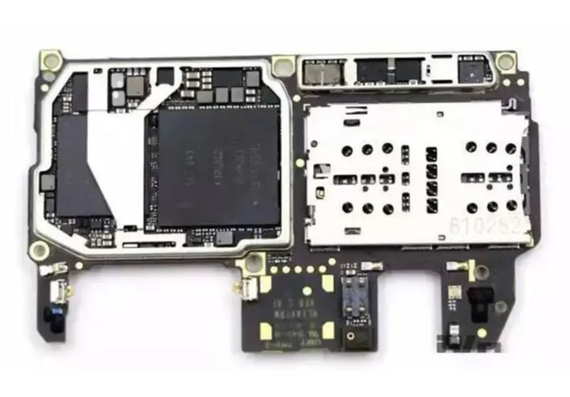 Huawei P10 Motherboard mit Chips freigeschaltet
