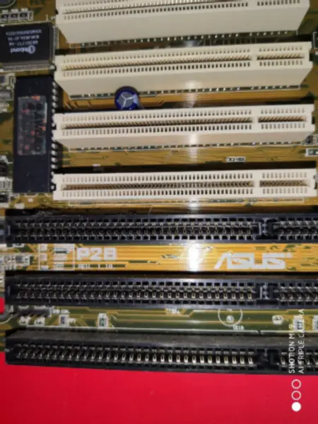 Asus P2B Hauptplatine